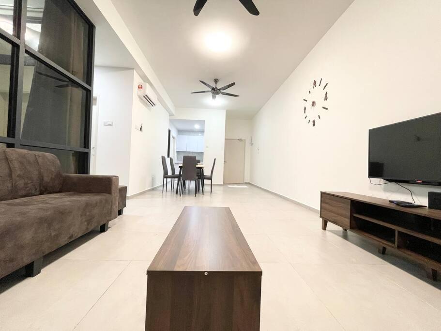 شقة Quartz Near To Jonker Walk With Infinity Pool Cozy 3B2B ملقا المظهر الخارجي الصورة