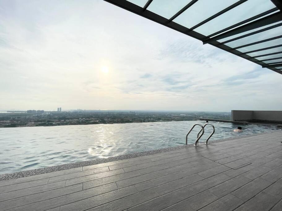 شقة Quartz Near To Jonker Walk With Infinity Pool Cozy 3B2B ملقا المظهر الخارجي الصورة