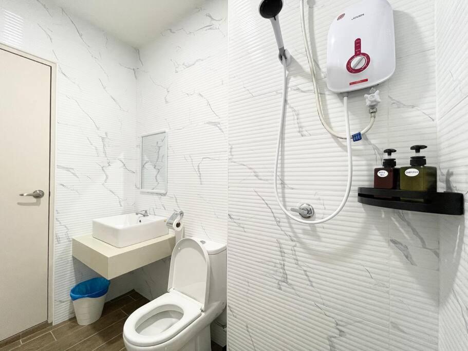شقة Quartz Near To Jonker Walk With Infinity Pool Cozy 3B2B ملقا المظهر الخارجي الصورة