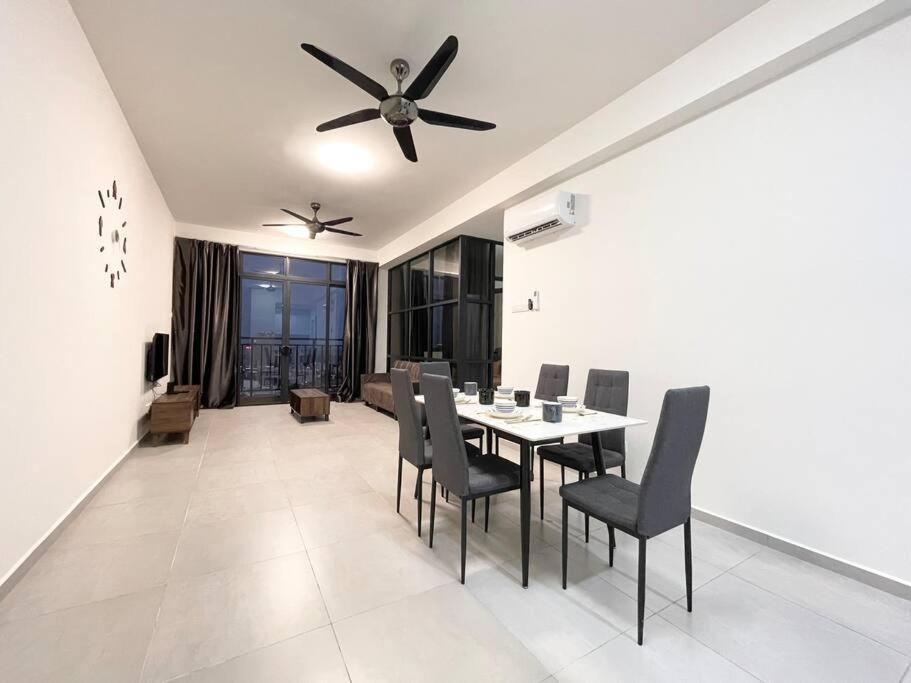 شقة Quartz Near To Jonker Walk With Infinity Pool Cozy 3B2B ملقا المظهر الخارجي الصورة