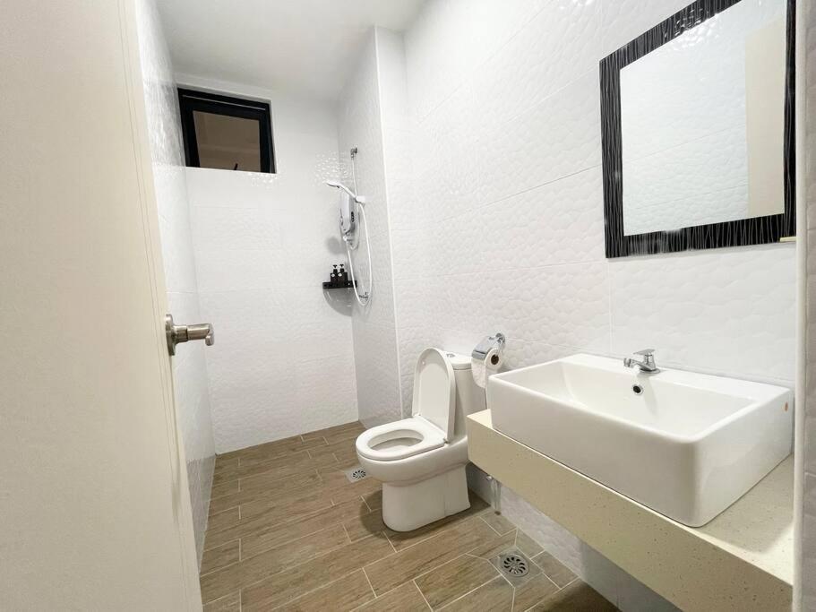 شقة Quartz Near To Jonker Walk With Infinity Pool Cozy 3B2B ملقا المظهر الخارجي الصورة