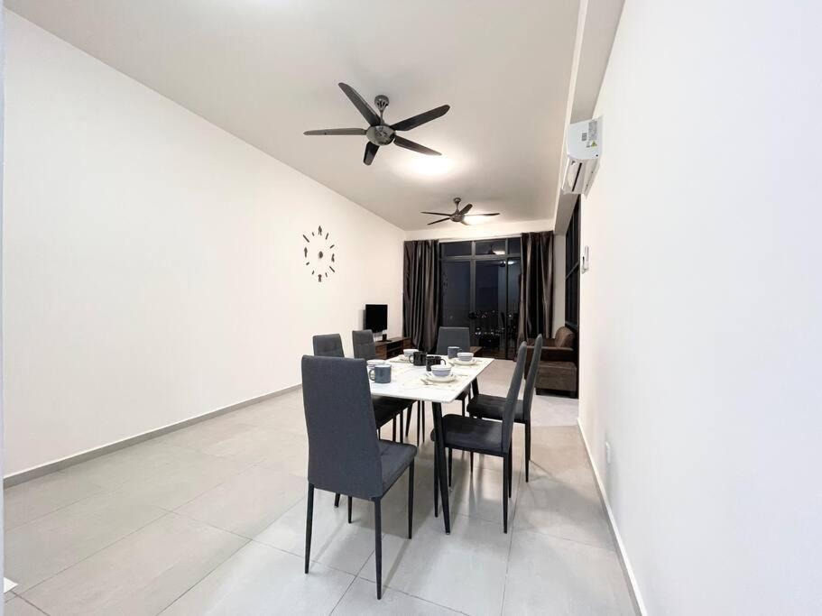 شقة Quartz Near To Jonker Walk With Infinity Pool Cozy 3B2B ملقا المظهر الخارجي الصورة