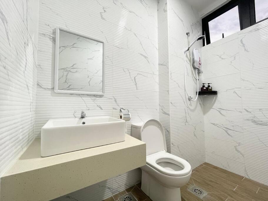 شقة Quartz Near To Jonker Walk With Infinity Pool Cozy 3B2B ملقا المظهر الخارجي الصورة